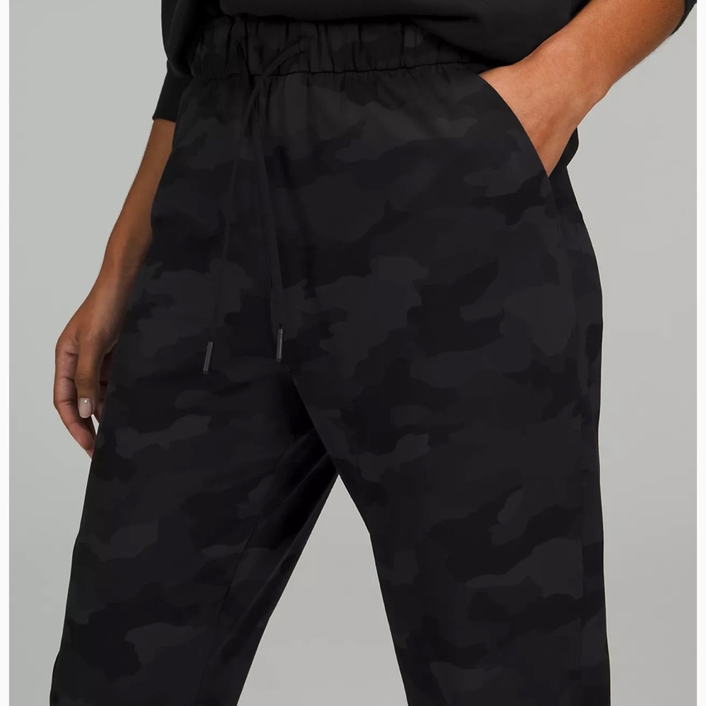 Lululemon Stretch High Rise 7/8 Pants Incognito Camo Multi Grey size 4